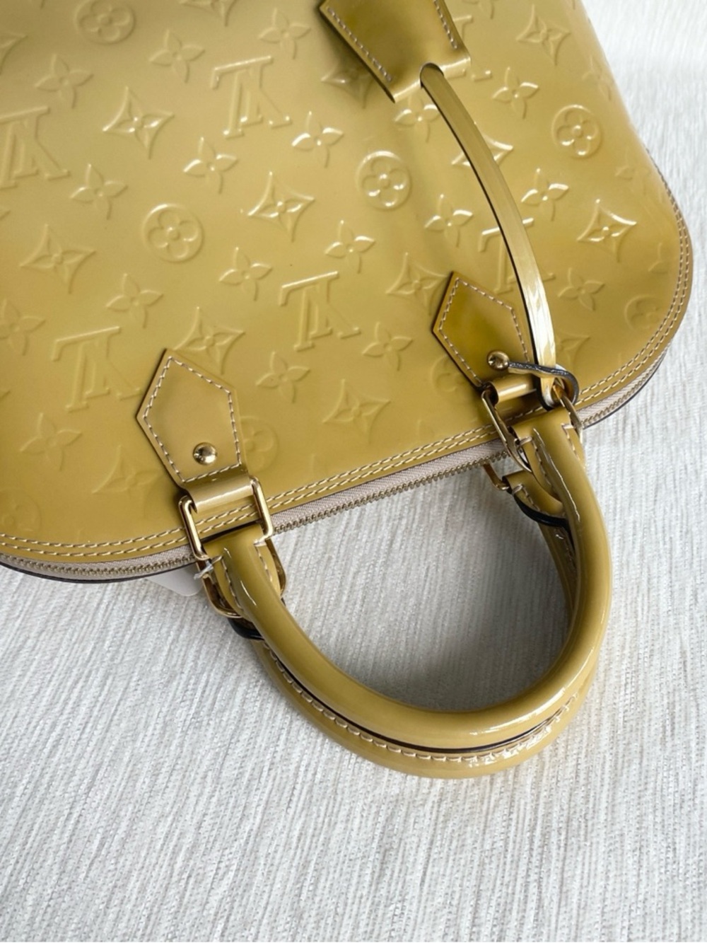 Louis Vuitton | Alma PM Vernis Butter Yellow | Excellent Condition